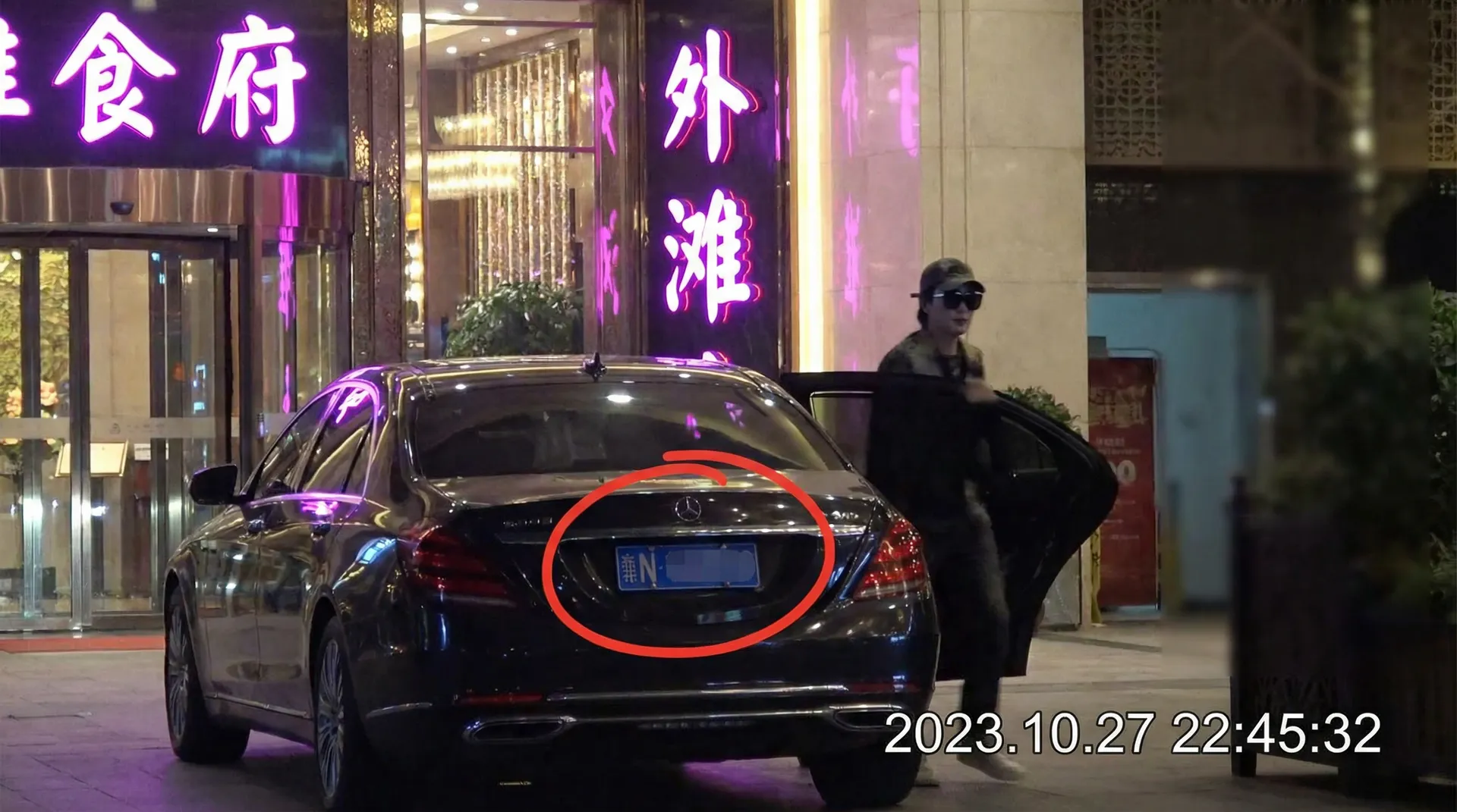 熟女-熟女视频最新高清与精选视频 - 豪车餐厅外偷拍